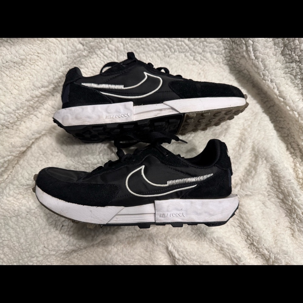 Women’s Nike Tennis Shoes - size 7 - black & white